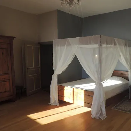 Château De Alojamento de Acomodação e Pequeno-almoço Montréal