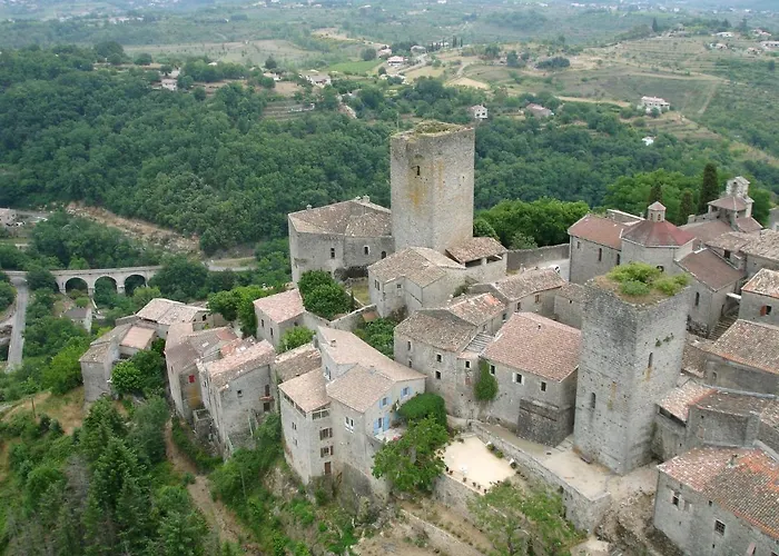 Chateau De *